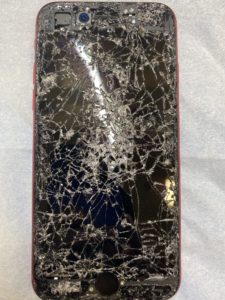 千葉県八千代市でiPhone修理のEyeSmart【iPhoneSE2液晶交換修理画像1